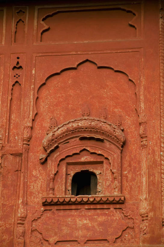 无人,竖图,室外,特写,白天,仰视,旅游,度假,兴奋,热情,名胜古迹,标志建筑,地标,建筑,雕塑,印度,亚洲,遗迹,艺术,装饰,雕刻,雕像,堡垒,城堡,墙,开放,古迹,文物,娱乐,建设,古建筑,墙壁,墙面,红色,工艺品,享受,休闲,健康,温暖,旅游胜地,奔放,放松,活力,积极,激情,朝气,纪念,暖色,美术,吉祥,生命,要塞,主题,南亚,饱满,陈列,古文明,首府,拉贾斯坦邦,拉贾斯坦,印度共和国,老虎堡,功能,美学,革命,热烈,赤色,充实,斗志,喜气,主动,红粉之城,斋普尔,设防,彩图,低角度拍摄,欢乐,胜利之城