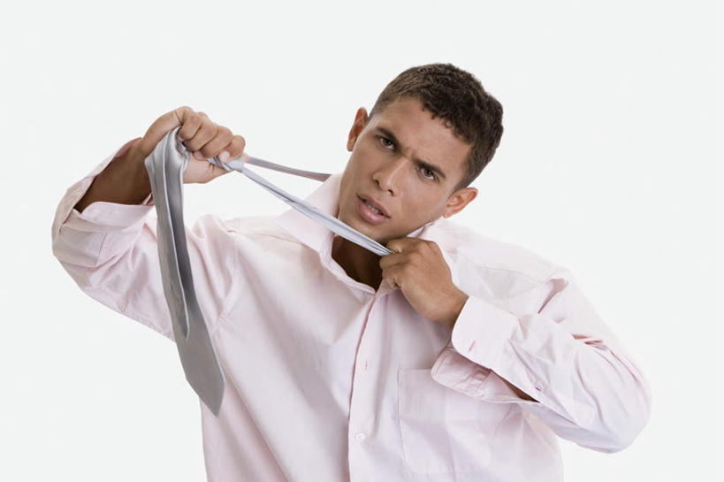 西方人,一个人,站,拉,横图,室内,白天,白色背景,正面,衬衫,失败,欧洲,欧洲人,仅一个男性,仅一个人,服装,沮丧,领带,注视,仅一个年轻男性,衣服,观察,看,站着,难受,无奈,摄影,服饰,影棚,观看,失望,悲伤,察看,伤心,难过,象征,衣着,庄重,穿着,关注,失落,身份,颓废,挫败,受挫,落败,落空,错过,失足,失意,失策,失算,颓丧,衰颓,悲哀,懊丧,颓靡,气馁,丧气,正式,地位,衣饰,败北,挫折,失利,男人,男性,年轻男性,白种人,站立,半身,彩图,影棚拍摄,衬衣,拍摄