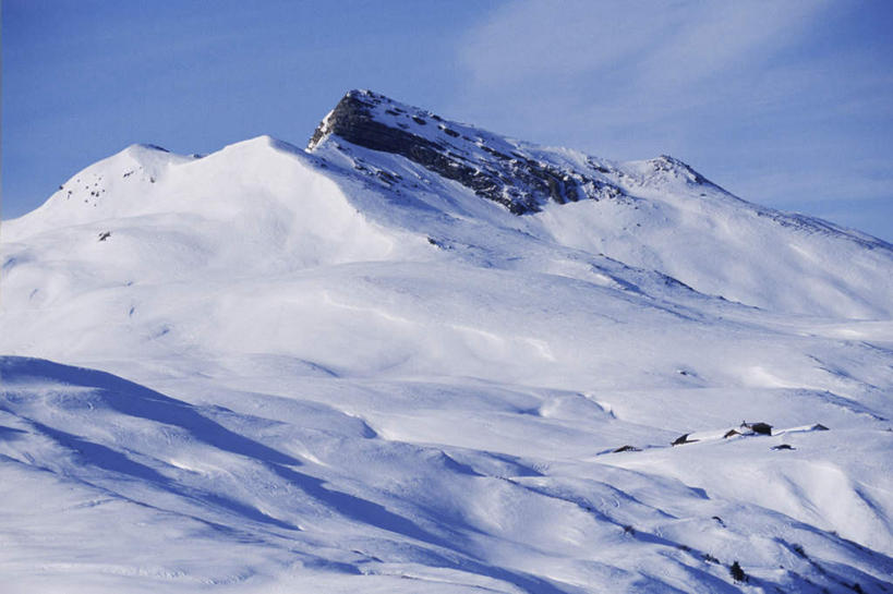 无人,横图,室外,白天,仰视,旅游,度假,石头,美景,山,雪,雪山,大雪,瑞士,欧洲,阴影,光线,石子,影子,冰,积雪,景观,山顶,山峰,雪景,云,云朵,冬季,冬天,山峦,云彩,娱乐,蓝色,白云,蓝天,天空,阳光,自然,天,享受,休闲,景色,放松,寒冷,晴朗,冰冷,自然风光,中欧,严寒,瑞士联邦,冰凉,酷寒,凛冽,凛凛,极冷,格劳宾登州,颠峰,极峰,达沃斯,石块,岩石,晴空,彩图,低角度拍摄