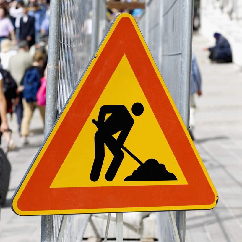 西方人,站,走,方图,室外,白天,正面,度假,美景,城市风光,城市,意大利,欧洲,威尼斯,欧洲人,行人,游客,游人,弯腰,服装,朦胧,模糊,铲子,三角形,图形,景观,泥土,土壤,许多人,几何,警告,注视,休闲装,娱乐,路人,旅客,衣服,观察,看,站着,一群人,享受,休闲,休闲服,景色,放松,警示,服饰,观看,禁止,提醒,察看,关注,南欧,数学,提示,限制,意大利共和国,弯身,过客,危险,男人,男性,女人,女性,中年男性,中年女性,白种人,步行,散步,站立,走路,半身,彩图,几何图形,拟人