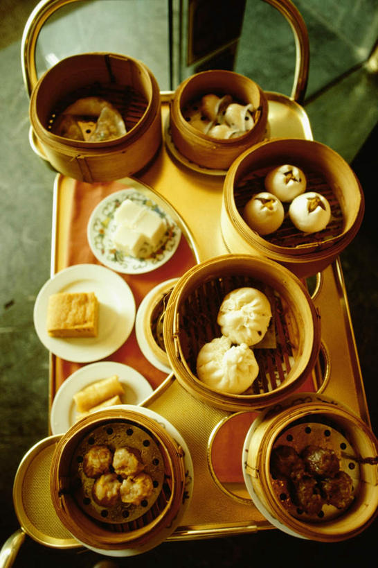 点心,蒸笼,无人,竖图,俯视,室内,特写,白天,烹饪,餐具,厨具,竹制,碟子,盘,推车,陶瓷,料理,食品,包子,面点,陶瓷制品,美食,食物,盘子,容器,手推车,碟,碗,小笼包,中式,储藏,竹制品,储存,载具,笼屉,烹饪用具,餐车,烹调用具,烹调,彩图,高角度拍摄,茶水车,点心车,服务车,酒水车,送餐车,贮存