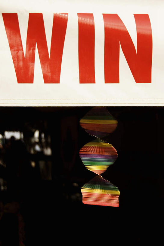 西方人,四个人,商店,站,竖图,彩色,室外,白天,正面,爱情,购物,消费,旗帜,欧洲,欧洲人,服装,英文,标志,文字,字符,字母,浪漫,注视,休闲装,标识,旗子,商铺,衣服,红色,观察,看,站着,休闲,温暖,温馨,休闲服,恩爱,金融,恋人,服饰,观看,英文字母,和睦,察看,关注,同性恋,选购,贸易,血拼,旌旗,旗号,市肆,商号,男人,男性,年轻男性,年轻女性,女人,女性,白种人,情侣,站立,半身,彩图,店铺,彩虹旗,伴侣,融洽