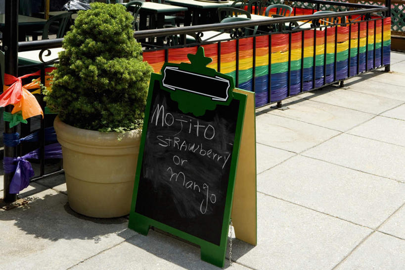 无人,栏杆,横图,俯视,彩色,室外,白天,爱情,度假,美景,植物,城市风光,城市,旗帜,美国,日文,标志,盆栽,文字,字符,景观,围栏,盆景,首都,浪漫,娱乐,标识,旗子,护栏,绿色,自然,黑板,享受,休闲,温暖,温馨,景色,恩爱,放松,教学,恋人,生长,成长,和睦,北美,北美洲,咖啡店,美洲,同性恋,咖啡屋,华盛顿特区,华盛顿哥伦比亚特区,华府,北亚美利加洲,亚美利加洲,日语,旌旗,旗号,耐磨,教学黑板,杜邦环岛,情侣,彩图,高角度拍摄,咖啡馆,彩虹旗,伴侣,融洽