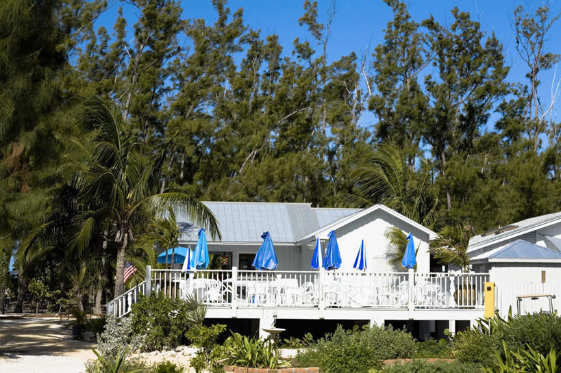 无人,家,横图,室外,白天,正面,旅游,度假,岛屿,美景,植物,美国,阴影,光线,伞,影子,雨伞,遮阳伞,房屋,屋子,景观,公寓,娱乐,阳伞,洋房,楼房,住宅,树,树木,蓝色,绿色,蓝天,天空,阳光,自然,天,享受,休闲,景色,放松,生长,晴朗,成长,北美,太阳伞,北美洲,自然风光,美洲,佛罗里达,佛罗里达州,佛州,阳光州,万里无云,北亚美利加洲,亚美利加洲,列岛,群岛,诸岛,晴空,晴空万里,彩图,房子,基韦斯特,基维斯特,西礁岛