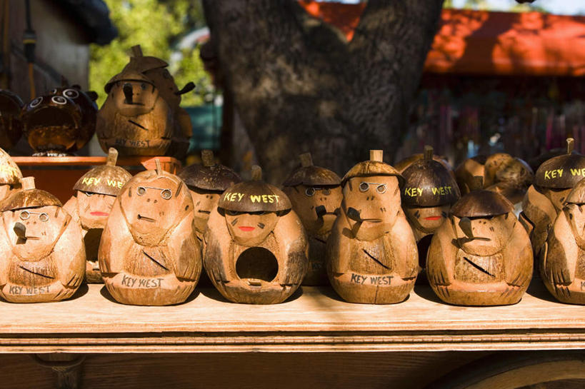 无人,商店,横图,室外,白天,正面,购物,度假,消费,岛屿,美景,植物,城市风光,超市,城市,商场,雕塑,美国,一排,阴影,艺术,整齐,装饰,光线,雕刻,雕像,影子,景观,娱乐,树,树木,排列,绿色,阳光,自然,工艺品,享受,休闲,景色,放松,金融,百货,生长,成长,纪念,美术,北美,北美洲,队列,主题,美洲,陈列,选购,贸易,百货公司,佛罗里达,佛罗里达州,佛州,阳光州,功能,美学,北亚美利加洲,亚美利加洲,血拼,列岛,群岛,诸岛,彩图,购物商场,购物中心,商业中心,基韦斯特,基维斯特,西礁岛