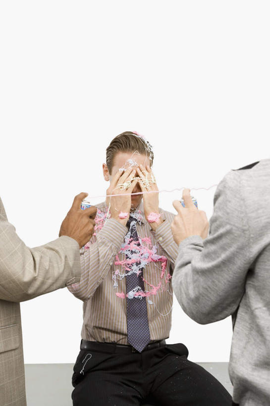 西方人,手,背部,三个人,同事,商务人士,商务男性,站,竖图,室内,白天,正面,衬衫,成功,合作,团队,集体,信心,欧洲,欧洲人,双手,握,套装,装饰,粘稠,线条,领带,凌乱,洒,队伍,站着,手部,握着,遮,遮掩,华丽,修饰,点缀,混乱,领导,掩盖,遮挡,象征,庄重,成就,商务装,身份,合伙,领袖,工薪阶层,黏稠,遮盖,衬托,美观,雅致,雅观,正式,地位,掩饰,恶作剧,浓厚,纷乱,缭乱,庞杂,男人,男性,年轻男性,白种人,白领,上班族,撒,站立,半身,彩图,衬衣