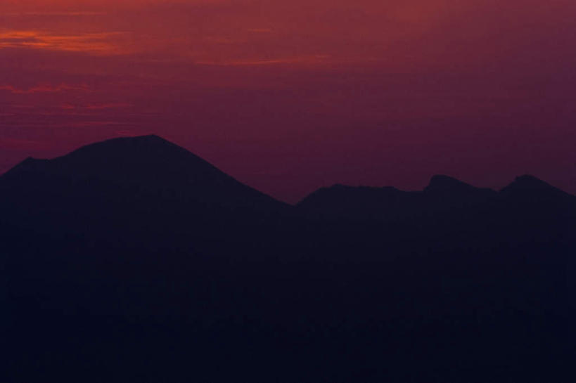 无人,横图,室外,白天,正面,旅游,度假,火山,石头,美景,日落,山,山脉,意大利,欧洲,石子,景观,山峰,晚霞,霞光,落日,山峦,背光,娱乐,自然,黄昏,群山,享受,休闲,景色,彩霞,放松,南欧,自然风光,逆光,意大利共和国,那不勒斯湾,维苏威火山,夕照,活火山,石块,岩石,夕阳,彩图,斜阳