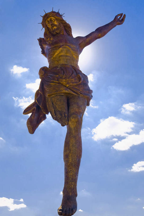 西方人,一个人,无人,站,举,竖图,室外,白天,仰视,旅游,度假,标志建筑,地标,建筑,墨西哥,欧洲,欧洲人,仅一个男性,仅一个人,阴影,节日,光线,影子,云,云朵,云彩,文化,娱乐,建设,仅一个年轻男性,蓝色,白云,蓝天,天空,阳光,天,祈祷,托,站着,享受,休闲,健康,旅游胜地,放松,许愿,宗教,信仰,晴朗,纪念,祈求,北美,北美洲,基督教,天主教,美洲,阿瓜斯卡连特斯州,阿瓜斯卡连特斯,北亚美利加洲,亚美利加洲,墨西哥合众国,仙人掌王国,平安,男人,男性,年轻男性,白种人,晴空,举起,举手,举着,向上举,向上伸,向上托,站立,彩图,低角度拍摄,全身