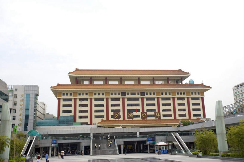 无人,高楼大厦,横图,室外,白天,仰视,度假,美景,植物,城市风光,标志建筑,城市,大厦,地标,电梯,建筑,摩天大楼,深圳,中国,亚洲,电动扶梯,景观,建筑群,自动扶梯,运输工具,娱乐,建设,树,树木,绿色,自然,享受,休闲,景色,放松,生长,成长,东亚,广东,罗湖口岸,广东省,中华人民共和国,华南地区,粤,深圳市,彩图,低角度拍摄,大楼,高层建筑,高楼,摩天楼,出入境,陆路口岸,扶手电梯,升降设备,运输带,自动行人电梯,电扶梯