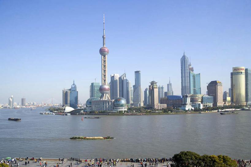 无人,高楼大厦,横图,全景,室外,白天,正面,度假,河流,美景,水,天际线,城市风光,标志建筑,城市,大厦,道路,地标,建筑,路,轮船,摩天大楼,公路,船,上海,中国,阴影,波纹,飞溅,溅,光线,液体,影子,房顶,房屋,屋顶,屋子,河水,景观,水滴,公寓,建筑群,交通,顶棚,娱乐,建设,东方明珠,黄浦江,金茂大厦,浦东,楼房,江水,住宅,水珠,蓝色,蓝天,水纹,天空,阳光,船尾波,交通工具,波浪,天,享受,休闲,景色,放松,环球金融中心,晴朗,喷洒,载具,电视塔,柏悦酒店,国际贸易金融中心,合生国际大厦,花旗集团大厦,金融中心,陆家嘴,陆家嘴金融中心,上海环球金融中心,香格里拉酒店,震旦国际大楼,东方明珠电视塔,万里无云,晴空,晴空万里,马路,彩图,房子,大楼,高层建筑,高楼,摩天楼