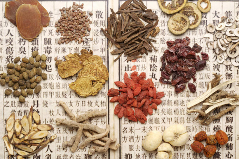 无人,横图,俯视,室内,特写,白天,植物,人参,柠檬,水果,一堆,许多,堆叠,堆积,新鲜,标志,文字,字符,生食,食品,果实,草药,药草,很多,标识,中药,食物,汉字,摄影,有机食品,绿色食品,影棚,堆,枸杞子,枸杞,中文,药材,高丽参,中草药,中药材,本草,国文,华文,百尺杵,海腴,皱面还丹,人衔,苟起子,枸杞豆,枸杞果,血杞子,别直参,朝鲜参,五加科,参,益母果,柠果,彩图,高角度拍摄,影棚拍摄,拍摄