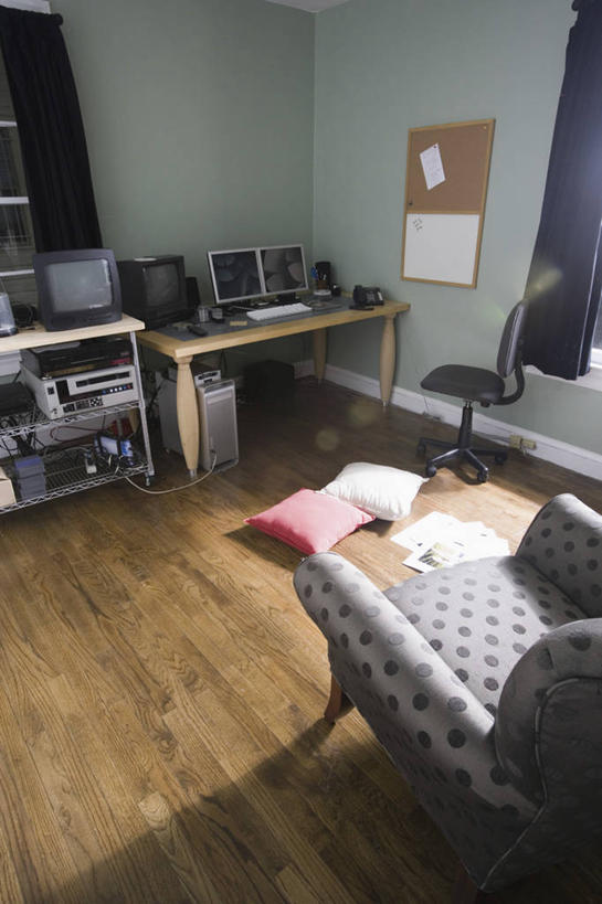 无人,办公室,竖图,室内,白天,正面,集体,地板,家具,靠垫,沙发,桌子,电视,椅子,办公桌,墙,靠枕,地面,利益,木地板,墙壁,墙面,灰色,会议椅,垫子,枕头,团体,奋斗,办公椅,愿望,组织,工作室,彩电,努力,布艺沙发,办公家具,商务椅,培训椅,彩色电视机,显像管屏,显像管屏幕,理想,电视机,彩图