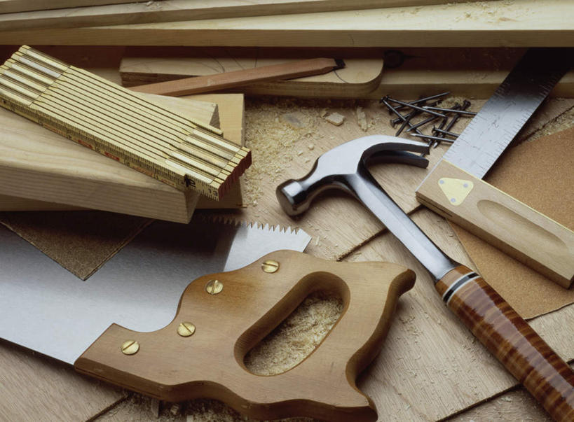 无人,横图,俯视,室内,特写,白天,桌面,桌子,静物,许多,敲打,阴影,反射,木制,锤子,钉子,工具,榔头,木材,影子,很多,凌乱,木柴,木制品,摄影,木料,影棚,锯子,五金,电锯,混乱,切割,变形,紧固,矫正,锯,塑形,牢固,羊角锤,动力锯,纷乱,缭乱,庞杂,彩图,高角度拍摄,影棚拍摄,拍摄,割,稳固