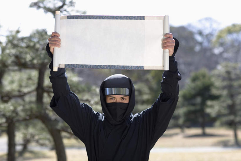 东方人,一个人,站,举,横图,室外,白天,正面,民族服装,植物,亚洲,仅一个男性,仅一个人,阴影,朦胧,模糊,光线,头巾,影子,纸,注视,黄种人,树,树木,仅一个年轻男性,蓝色,绿色,蓝天,天空,阳光,自然,天,观察,看,托,站着,遮,遮掩,生长,晴朗,成长,观看,察看,掩盖,遮挡,关注,间谍,忍者,遮盖,护额,万里无云,掩饰,杀手,男人,男性,年轻男性,亚洲人,晴空,晴空万里,举起,举手,举着,向上举,向上伸,向上托,站立,半身,彩图,传统服装,民俗服