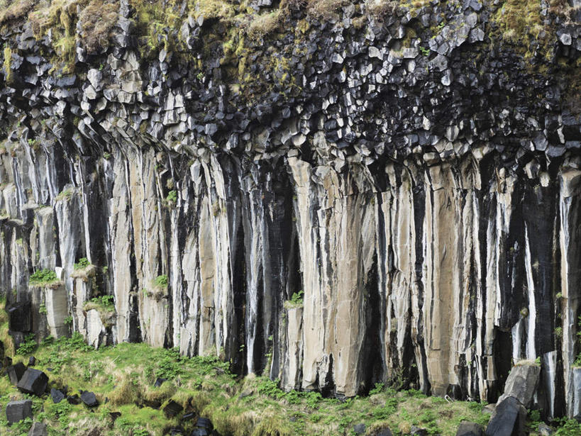 无人,横图,俯视,室外,白天,草地,草坪,美景,山,山脉,植物,景观,山峰,悬崖,山峦,草,绿色,自然,群山,景色,自然风光,绝壁,彩图,高角度拍摄