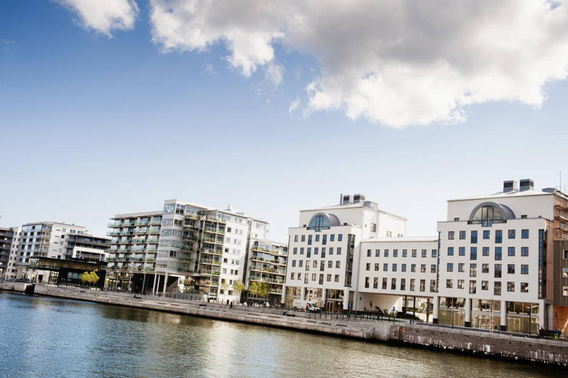 无人,家,横图,室外,白天,正面,度假,河流,美景,水,城市风光,城市,瑞典,欧洲,阴影,光线,影子,房屋,屋子,河水,景观,水流,云,云朵,首都,云彩,娱乐,楼房,住宅,蓝色,白云,蓝天,天空,阳光,天,享受,休闲,景色,放松,晴朗,斯堪的纳维亚,北欧,斯德哥尔摩,斯堪的那维亚,斯堪的那维亚半岛,斯堪的纳维亚半岛,首府,瑞典王国,斯德哥尔摩省,晴空,彩图,房子