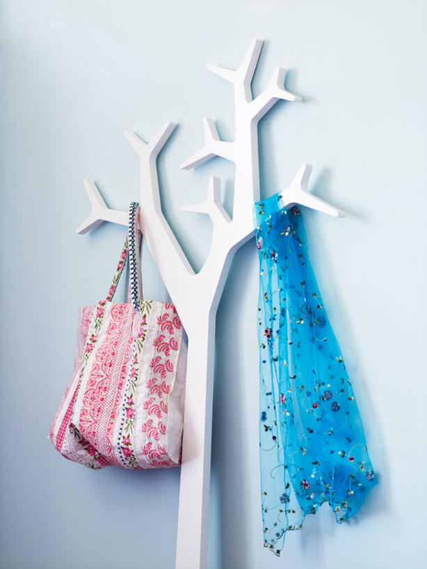 无人,竖图,室内,特写,白天,正面,静物,袋子,衣架,吊挂,悬挂,蓝色背景,装饰,布袋,挂,一个,蓝色,容器,围巾,温暖,摄影,影棚,单个,围脖,储藏,保暖,华丽,点缀,御寒,储存,衬托,美观,雅致,雅观,挂衣架,晾衣架,彩图,影棚拍摄,拍摄,贮存