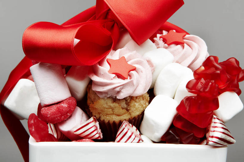 点心,无人,横图,室内,特写,白天,正面,下午茶,植物,圣诞节,一堆,许多,阴影,堆叠,堆积,灰色背景,节日,庆祝,装饰,反射,丝绸,丝带,影子,纸盒,星星,食品,草药,药草,缎带,文化,松饼,中药,绸带,盒子,食物,糕点,包装盒,庆典,星形,摄影,影棚,纪念,堆,华丽,修饰,点缀,止咳,药材,中草药,五角形,药蜀葵,中药材,本草,衬托,美观,雅致,雅观,解毒,利尿,消炎,玛芬蛋糕,五角星,彩图,影棚拍摄,拍摄,散寒