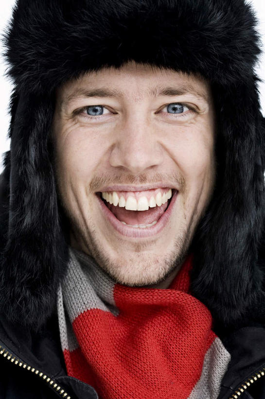 西方人,脸,头,脸颊,一个人,笑,微笑,露齿笑,竖图,室内,白天,白色背景,正面,兴奋,帽子,欧洲,欧洲人,仅一个男性,仅一个人,装饰,仅一个年轻男性,一个,黑色,围巾,张嘴,温暖,摄影,影棚,单个,围脖,保暖,华丽,点缀,御寒,张大嘴巴,衬托,美观,雅致,雅观,一顶,棉帽,男人,男性,年轻男性,白种人,头部,脸部,脸蛋,面部,张开嘴,半身,彩图,影棚拍摄,高兴,拍摄