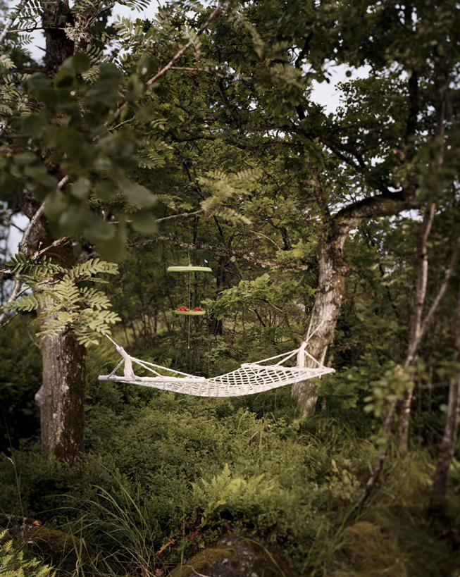 无人,竖图,室外,白天,正面,旅游,度假,草地,草坪,美景,森林,树林,植物,吊床,瑞典,欧洲,吊挂,悬挂,景观,挂,娱乐,草,树,树木,绿色,自然,享受,休闲,景色,放松,生长,成长,斯堪的纳维亚,悠闲,自然风光,北欧,斯堪的纳维亚半岛,清闲,瑞典王国,落拓,彩图