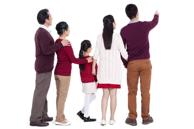 东方人,儿童,成年人,中年人,老年人,家庭,父母,母亲,父亲,女儿,祖父母,祖母,祖父,笑,微笑,露齿笑,横图,留白,白色背景,毛衣,快乐,满意,兴奋,幸福,纯洁,北京,中国,春节,亚洲,五个人,勾,挽,指,庆祝,并排,指点,休闲装,刺激,小孩,背面,休闲,温暖,温馨,一家人,可爱,童年,童趣,搭,勾着,摄影,影棚,生活方式,和睦,指向,搭着,关爱,摄影棚,亲情,挽着,童真,东亚,烂漫,无邪,天真,老年男性,老年女性,男人,男性,年轻女性,女孩,女性,中年男性,亚洲人,中国人,孩子,年轻人,全家福,孙女,彩图,影棚拍摄,欢乐,拍摄,融洽,人老心不老,挨着