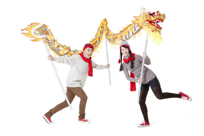 东方人,成年人,两个人,跑,笑,微笑,露齿笑,横图,留白,白色背景,正面,毛衣,快乐,满意,兴奋,幸福,运气,帽子,北京,中国,春节,亚洲,节日,祝福,拿着,休闲装,传统,刺激,舞龙,围巾,活力,摄影,影棚,幽默,协调,享乐,愉悦,中国文化,摄影棚,祝贺,问候,东亚,编织帽,异性恋,男人,男性,年轻男性,年轻女性,女人,女性,亚洲人,中国人,年轻人,彩图,影棚拍摄,欢乐,拍摄,拜年,伴侣,传统文化,挨着,传统节日