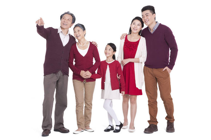 东方人,儿童,成年人,中年人,老年人,家庭,父母,母亲,父亲,女儿,祖父母,祖母,祖父,笑,微笑,露齿笑,横图,留白,白色背景,毛衣,快乐,满意,兴奋,幸福,纯洁,北京,中国,春节,亚洲,五个人,勾,挽,指,庆祝,并排,指点,休闲装,刺激,小孩,背面,休闲,温暖,温馨,一家人,可爱,童年,童趣,搭,勾着,摄影,影棚,生活方式,和睦,指向,搭着,关爱,摄影棚,亲情,挽着,童真,东亚,烂漫,无邪,天真,老年男性,老年女性,男人,男性,年轻女性,女孩,女性,中年男性,亚洲人,中国人,孩子,年轻人,全家福,孙女,手牵手,彩图,影棚拍摄,欢乐,拍摄,融洽,人老心不老,挨着