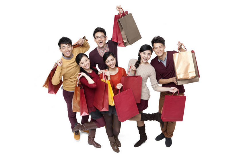 东方人,成年人,笑,微笑,露齿笑,横图,俯视,留白,白色背景,正面,毛衣,购物,时尚,快乐,满意,兴奋,友谊,幸福,信心,消费,袋子,礼物,北京,中国,春节,亚洲,节日,包装袋,纸袋,购物袋,拿着,休闲装,刺激,休闲,摄影,礼品,影棚,享乐,愉悦,摄影棚,礼品袋,激励,东亚,男人,男性,年轻男性,年轻女性,女人,女性,亚洲人,中国人,年轻人,彩图,高角度拍摄,影棚拍摄,欢乐,拍摄,法定假日,挨着,传统节日