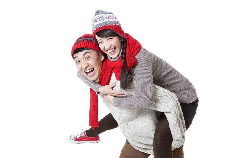 东方人,成年人,背,两个人,笑,微笑,露齿笑,横图,留白,白色背景,毛衣,快乐,满意,兴奋,幸福,帽子,北京,中国,春节,亚洲,节日,浪漫,休闲装,刺激,围巾,背着,活力,约会,摄影,影棚,协调,享乐,愉悦,摄影棚,东亚,编织帽,真爱,背负,异性恋,男人,男性,年轻男性,年轻女性,女人,女性,亚洲人,中国人,年轻人,彩图,影棚拍摄,爱,欢乐,拍摄,伴侣,挨着,传统节日