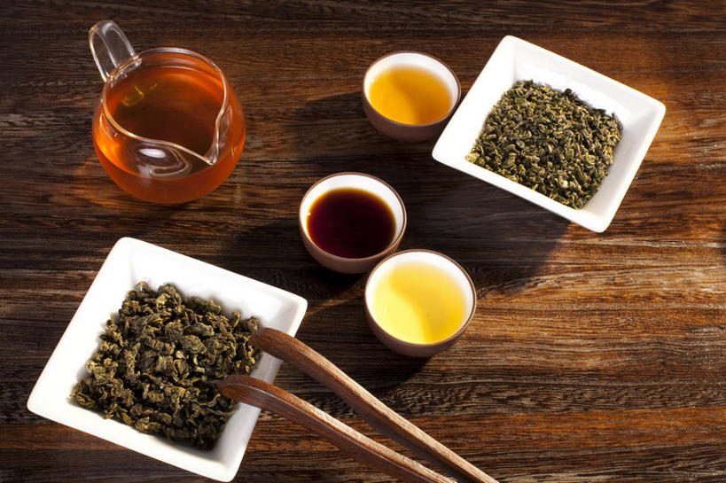 无人,横图,俯视,室内,茶,桌子,静物,中国,亚洲,木制,材料,瓷器,正方形,茶道,茶叶,陶瓷制品,茶碟,茶馆,安静,摄影,有机食品,生活方式,茶色,高雅,草本,中国文化,干的,东亚,热饮,茶杯,彩图,高角度拍摄,传统文化