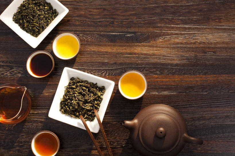 无人,横图,俯视,室内,茶,桌子,静物,中国,亚洲,木制,材料,瓷器,正方形,茶道,茶叶,陶瓷制品,茶碟,茶馆,安静,摄影,紫砂壶,有机食品,生活方式,茶色,高雅,草本,中国文化,烧水壶,干的,东亚,热饮,茶杯,彩图,高角度拍摄,传统文化