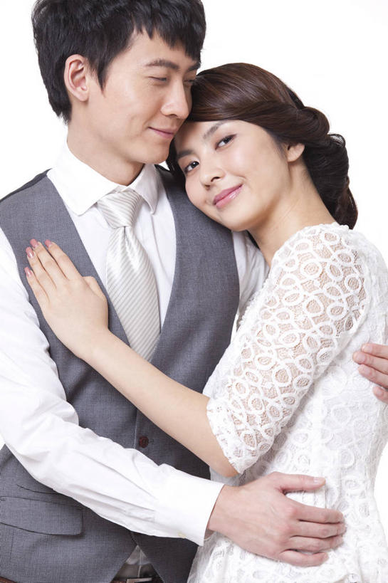 东方人,成年人,两个人,夫妻,丈夫,妻子,站,笑,微笑,露齿笑,竖图,留白,白色背景,正面,爱情,快乐,幸福,骄傲,成功,北京,中国,亚洲,正装,并排,浪漫,亲昵,恩爱,搭,约会,财富,恋人,摄影,影棚,生活方式,马甲,协调,高雅,优美,享乐,贵族,成就,搭着,关爱,摄影棚,华贵,肖像,婚姻,东亚,异性恋,无忧无虑,男人,男性,年轻男性,年轻女性,女人,女性,亚洲人,中国人,年轻人,夫妇,情侣,拥抱,半身,彩图,影棚拍摄,爱,欢乐,拍摄,伴侣,上层阶级,挨着