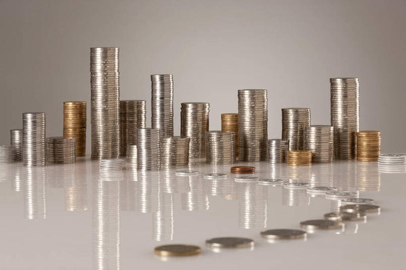 无人,银行,横图,留白,赚钱,钱,人民币,路,摩天大楼,静物,北京,中国,亚洲,一堆,许多,堆叠,堆积,灰色背景,丰富,反射,钱币,很多,概念,储蓄,财富,金融,投资,摄影,生长,经济,堆,利润,都市风光,带领,流通,贸易,东亚,发展,计划书,繁荣,膨胀,想法,货币,现金,硬币,彩图,影棚拍摄,财会