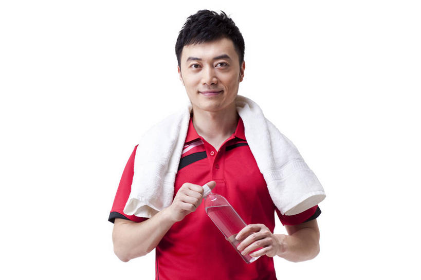 东方人,成年人,健壮,一个人,运动员,微笑,横图,留白,白色背景,正面,运动服,制服,锻炼,快乐,幸福,骄傲,比赛,运动,信心,竞争,水,北京,中国,亚洲,仅一个男性,仅一个人,干燥,水瓶,拿着,娱乐,饮食,饮料,仅一个年轻男性,毛巾,纯净水,职业,休闲,放松,活力,摄影,影棚,享乐,体育运动,摄影棚,肖像,田径运动,东亚,队服,口渴,体育,男人,男性,年轻男性,亚洲人,中国人,年轻人,体育运动员,运动选手,半身,彩图,影棚拍摄,健身,欢乐,拍摄