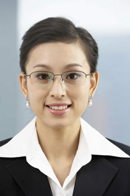 东方人,脸,头,脸颊,一个人,商务人士,商务女性,办公室,坐,笑,微笑,露齿笑,竖图,室内,白天,正面,衬衫,商务,智慧,互联网,窗户,中国,亚洲,仅一个年轻女性,仅一个女性,仅一个人,套装,眼镜,围墙,肩膀,职业,办公大楼,商务装,工薪阶层,东亚,北京市,耳饰,珍珠牡蛎,年轻女性,女人,女性,亚洲人,中国人,年轻人,头部,脸部,脸蛋,面部,白领,上班族,彩图,办公室职员