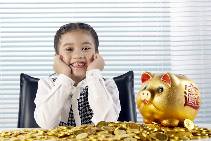 儿童,脸,头,脸颊,肩,一个人,女儿,办公室,坐,微笑,横图,留白,正面,仰视,裙子,纯洁,智慧,运气,分享,成功,合作,信心,技术,窗户,北京,中国,亚洲,仅一个女性,仅一个人,表演,写,准备,欢呼,现代,书桌,布置,刺激,肩膀,小孩,白色,容器,看,仅一个小孩,储蓄罐,器皿,放松,活力,可爱,乐趣,童年,童趣,想,储蓄,存钱,凝视,财富,金融,理财,投资,摄影,生长,经济,创造力,专心,操作,酷,享乐,挑选,资金,存钱罐,成就,运送,交易所,肖像,出示,存款,选择,盲人,流通,贸易,童真,烂漫,无邪,发展,搜寻,贮钱罐,储钱罐,扑满,能力,天真,女孩,女人,女性,中国人,孩子,头部,脸部,脸蛋,面部,设计,触摸,半身,低角度拍摄,顾问,给予,女生,精力,金融投资顾问,摆拍