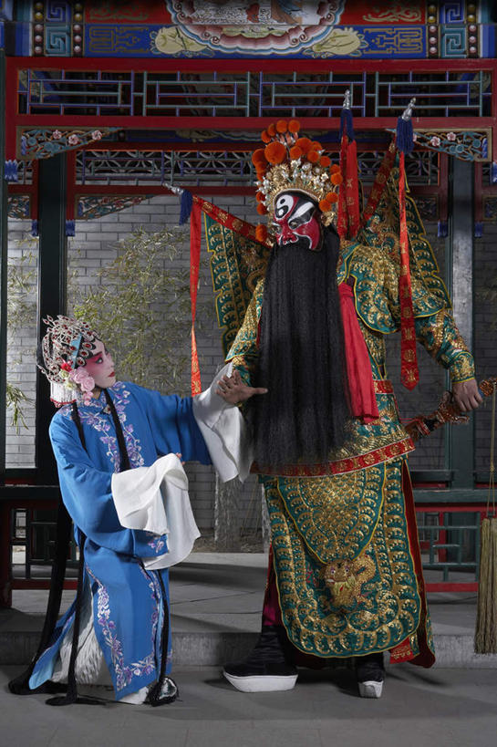 东方人,中年人,老年人,胡须,两个人,演员,电影明星,站,拉,竖图,室内,室外,白天,正面,合作,团队,美景,旗帜,珠宝,刺绣,亚洲,表演,瓷器,景观,拿着,表演者,传统,停车,自然,凉亭,看,面对面,景色,袖子,练习,中国文化,自然风光,典礼,伪装,合伙,京剧,东亚,将军,东亚文化,北京市,歌剧,亭台楼阁,老年男性,男人,男性,女人,女性,亚洲人,中国人,年轻人,胡子,络腮胡,影视明星,跪着,手牵手,彩图,传统服装,锦缎,中国戏曲,防护面罩,传统文化,京剧演员,性格