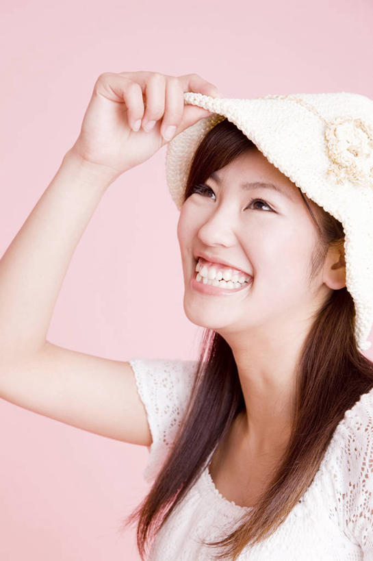 东方人,一个人,笑,微笑,室内,帽子,亚洲,肖像,女人,亚洲人,年轻人,彩图,影棚拍摄