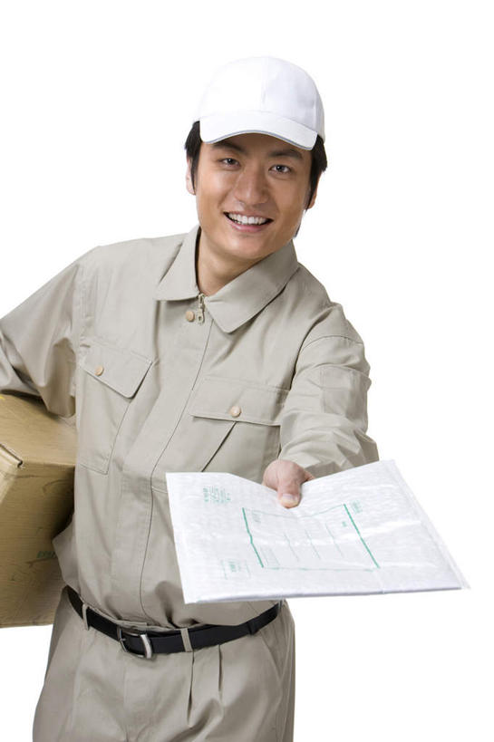 东方人,成年人,一个人,邮局,站,微笑,竖图,白色背景,正面,制服,快乐,中国,仅一个男性,包装,邮件,纸箱,通信,摄影,影棚,发送,摄影棚,肖像,东亚,可靠,信使,男人,男性,年轻男性,亚洲人,中国人,年轻人,彩图,影棚拍摄,拍摄,给予,递送