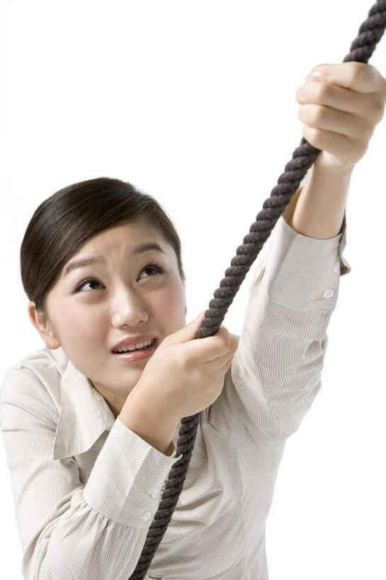 东方人,成年人,脸,头,脸颊,一个人,商务人士,秘书,商务女性,举,攀登,俯视,白色背景,正面,裙子,商务,中国,仅一个年轻女性,仅一个女性,仅一个人,套装,服装,肩膀,衣服,绳子,托,职业,活力,摄影,服饰,奋斗,影棚,衣着,穿着,摄影棚,决心,商务装,问题,挑战,工薪阶层,渴望,东亚,衣饰,年轻女性,女人,女性,亚洲人,中国人,年轻人,头部,脸部,脸蛋,面部,白领,上班族,举起,举手,举着,向上举,向上伸,向上托,彩图,高角度拍摄,影棚拍摄,拍摄,办公室职员,爬绳