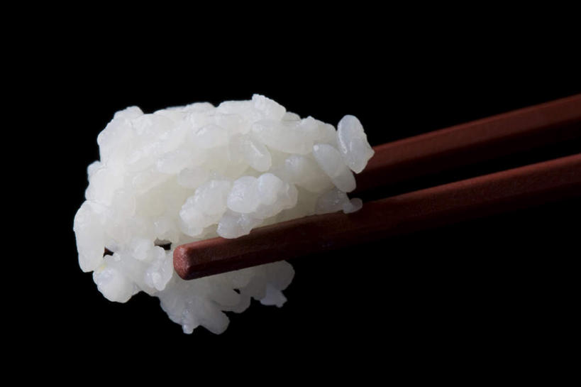 无人,横图,室内,特写,筷子,静物,黑色背景,白米,谷物,日本料理,食品,米,拿着,饮食,两个,摄影,简单,清新,健康食物,纯净,彩图,影棚拍摄