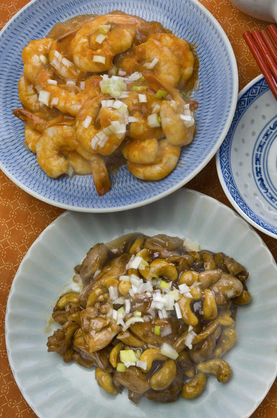 无人,竖图,俯视,室内,筷子,静物,炒菜,鸡肉,虾,食品,坚果,饮食,两个,盘子,摄影,堆,腰果,膳食,清新,主菜,东亚文化,健康食物,海产,彩图,高角度拍摄,装饰菜,腰果鸡丁