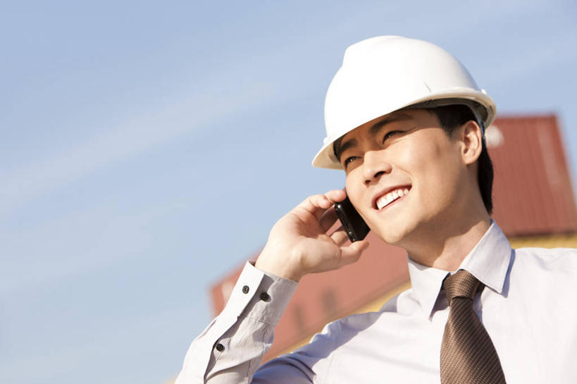 东方人,脸,头,脸颊,一个人,商务人士,商务男性,码头,站,打电话,微笑,横图,室外,白天,仰视,衬衫,制服,商务,快乐,港口,手机,中国,亚洲,出口,套装,集装箱,货柜,现代,肩膀,安全帽,容器,箱子,工业,运输,摄影,效率,货运,商务装,工薪阶层,东亚,物流,天津市,男人,亚洲人,中国人,年轻人,头部,脸部,脸蛋,面部,白领,上班族,彩图,低角度拍摄,衬衣,摆渡口,埠头,渡口,渡头,港湾,海港,货运码头,口岸,商港,海上运输