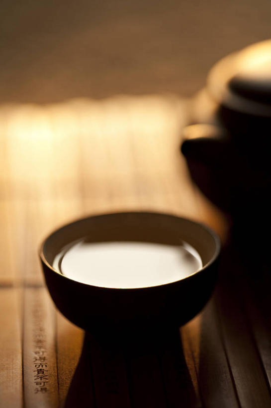 无人,竖图,留白,茶,静物,壶,绿茶,茶道,饮食,饮料,茶壶,花茶,汉字,摄影,紫砂壶,竹简,中国文化,逆光,热饮,东亚文化,茶杯,彩图,影棚拍摄