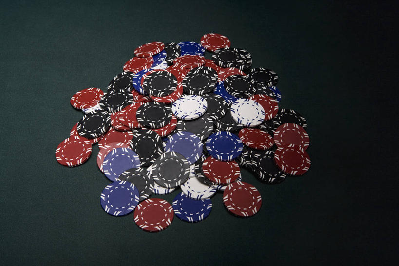 无人,横图,室内,特写,夜晚,正面,游戏,赌博,贪欲,竞争,桌子,静物,玩具,一堆,许多,阴影,堆叠,堆积,光线,影子,灯光,很多,玩,娱乐,刺激,休闲,筹码,赌场,活动,堆,计数,发泄,消遣,智力,赌具,博彩,积累,累积,投机,侥幸,欲望,宣泄,筹马,记数,玩耍,嬉戏,彩图,胜负,输赢,娱乐场