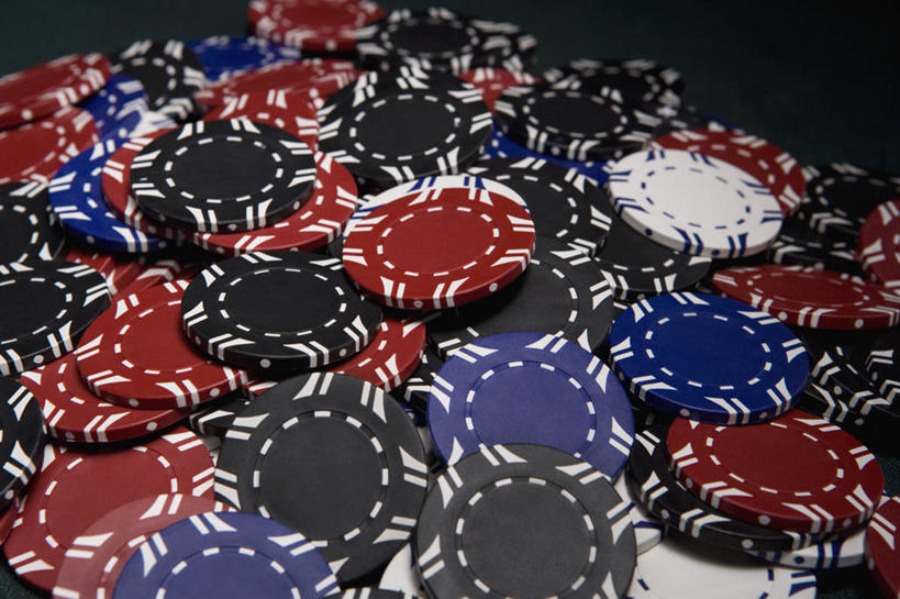 无人,横图,室内,特写,夜晚,正面,游戏,赌博,贪欲,竞争,桌子,静物,玩具,一堆,许多,阴影,堆叠,堆积,光线,影子,灯光,很多,玩,娱乐,刺激,休闲,筹码,赌场,活动,堆,计数,发泄,消遣,智力,赌具,博彩,积累,累积,投机,侥幸,欲望,宣泄,筹马,记数,玩耍,嬉戏,彩图,胜负,输赢,娱乐场