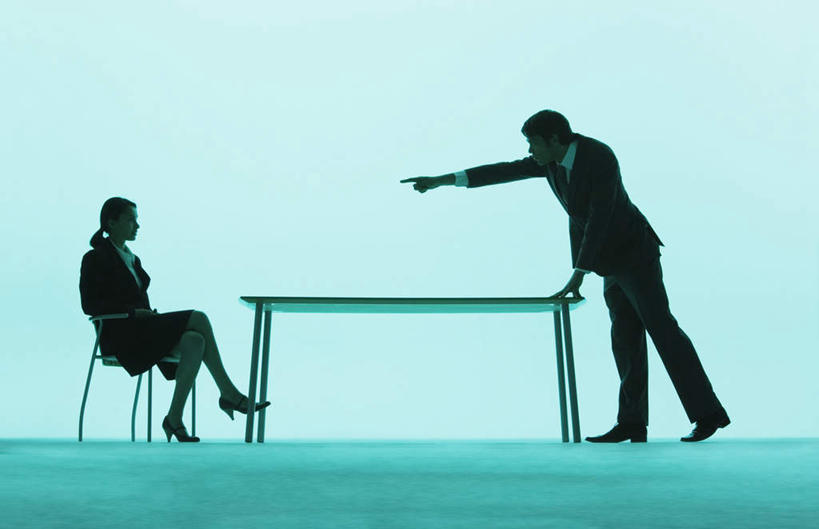 西方人,两个人,同事,商务人士,商务男性,商务女性,办公室,站,坐,横图,室内,白天,侧面,高跟鞋,衬衫,时尚,成功,合作,团队,集体,信心,家具,桌子,鞋子,椅子,欧洲,欧洲人,指,蓝色背景,套装,办公桌,背光,注视,指点,队伍,相视,会议椅,观察,看,站着,面对面,摄影,影棚,观看,对视,办公椅,察看,领导,互视,指向,成就,关注,时髦,相对,商务装,合伙,领袖,逆光,工薪阶层,相看,办公家具,商务椅,培训椅,时兴,男人,男性,女人,女性,中年男性,中年女性,白种人,白领,上班族,站立,坐着,彩图,全身,影棚拍摄,衬衣,拍摄