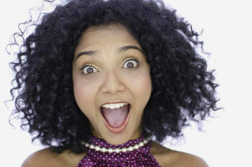 西方人,脸,头,脸颊,头发,一个人,站,笑,大笑,横图,室内,特写,白天,白色背景,正面,兴奋,幸福,纯洁,项链,欧洲,欧洲人,仅一个年轻女性,仅一个女性,仅一个人,服装,珍珠,注视,休闲装,肩膀,装饰品,衣服,黑色,饰品,首饰,观察,看,站着,张嘴,休闲,健康,休闲服,摄影,服饰,影棚,观看,贵重,察看,珍贵,富有,关注,张大嘴巴,哈哈大笑,宝贵,有机宝石,年轻女性,女人,女性,白种人,头部,脸部,脸蛋,面部,张开嘴,站立,半身,彩图,影棚拍摄,高兴,狂笑,拍摄,短发