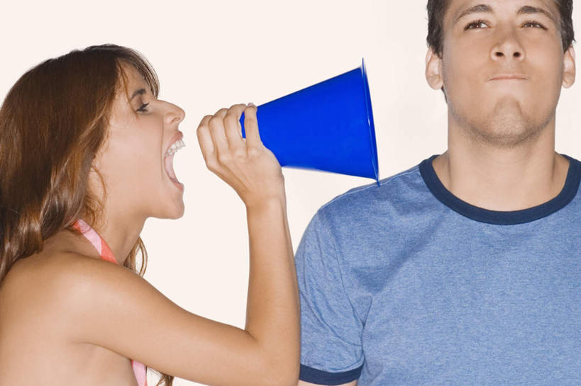 西方人,两个人,站,横图,室内,白天,白色背景,正面,爱情,欧洲,欧洲人,服装,浪漫,拿,大喊,拿着,休闲装,喇叭,相视,一个,衣服,蓝色,话筒,站着,休闲,温暖,温馨,面对面,休闲服,金色,恩爱,恋人,摄影,服饰,影棚,单个,对视,大叫,和睦,传声筒,相对,相看,大呼,男人,男性,年轻男性,年轻女性,女人,女性,白种人,长发,情侣,站立,半身,彩图,影棚拍摄,拍摄,伴侣,融洽