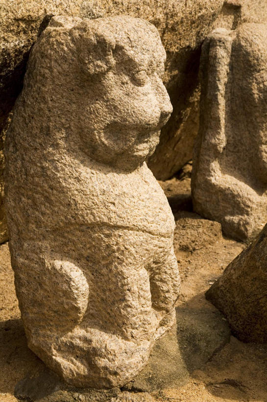 无人,竖图,室外,特写,白天,正面,旅游,度假,石头,名胜古迹,标志建筑,地标,建筑,雕塑,印度,亚洲,阴影,节日,遗迹,艺术,装饰,光线,雕刻,雕像,石子,影子,古迹,文化,文物,娱乐,建设,古建筑,石雕,阳光,工艺品,祈祷,享受,休闲,健康,旅游胜地,放松,许愿,宗教,信仰,纪念,祈求,美术,主题,南亚,陈列,古文明,印度共和国,功能,美学,泰米尔纳德邦,泰米尔纳德,平安,石块,岩石,彩图